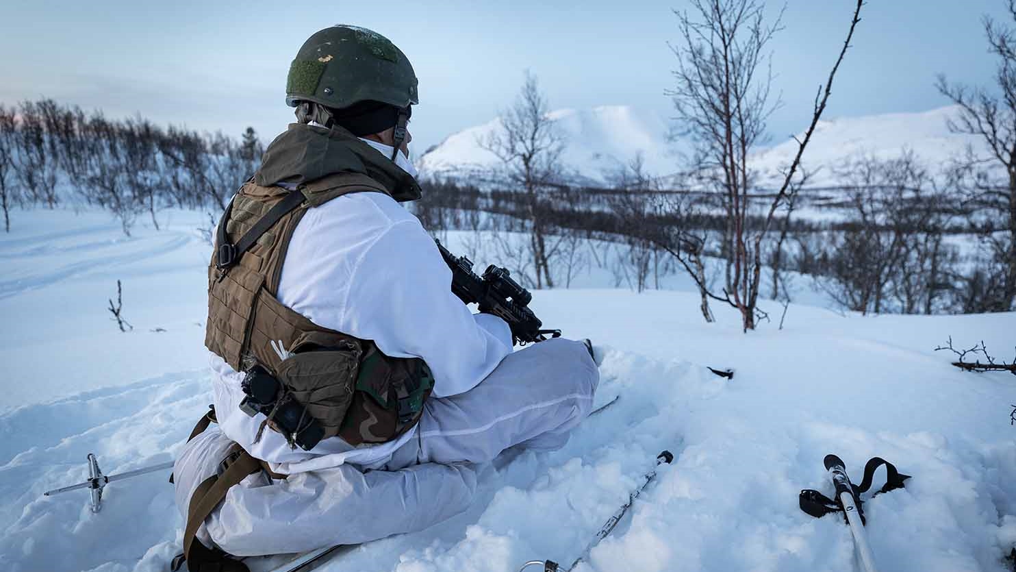Militair in de sneeuw