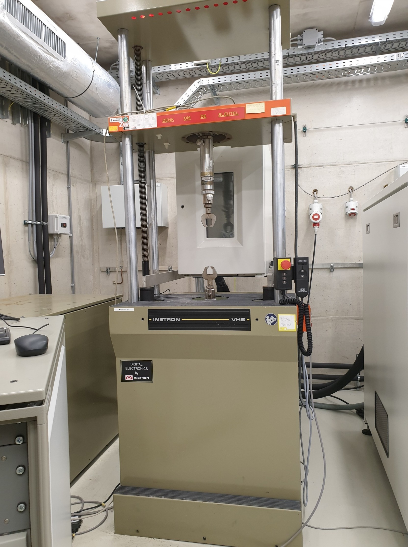 instron-high-speed-tensile-tester instron-high-speed-tensile-tester