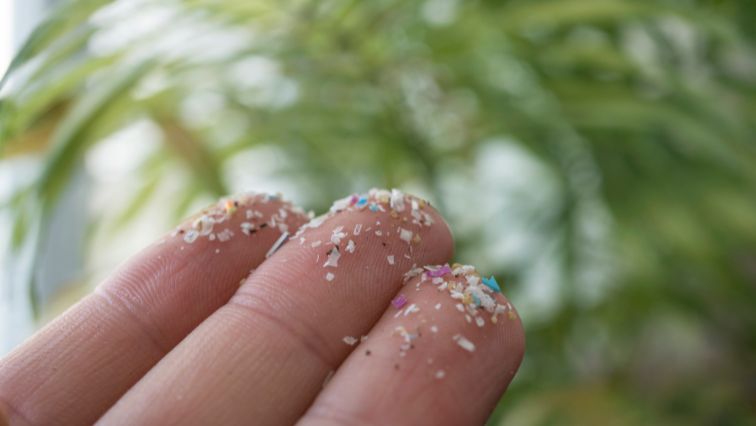 Microplastics op vingers