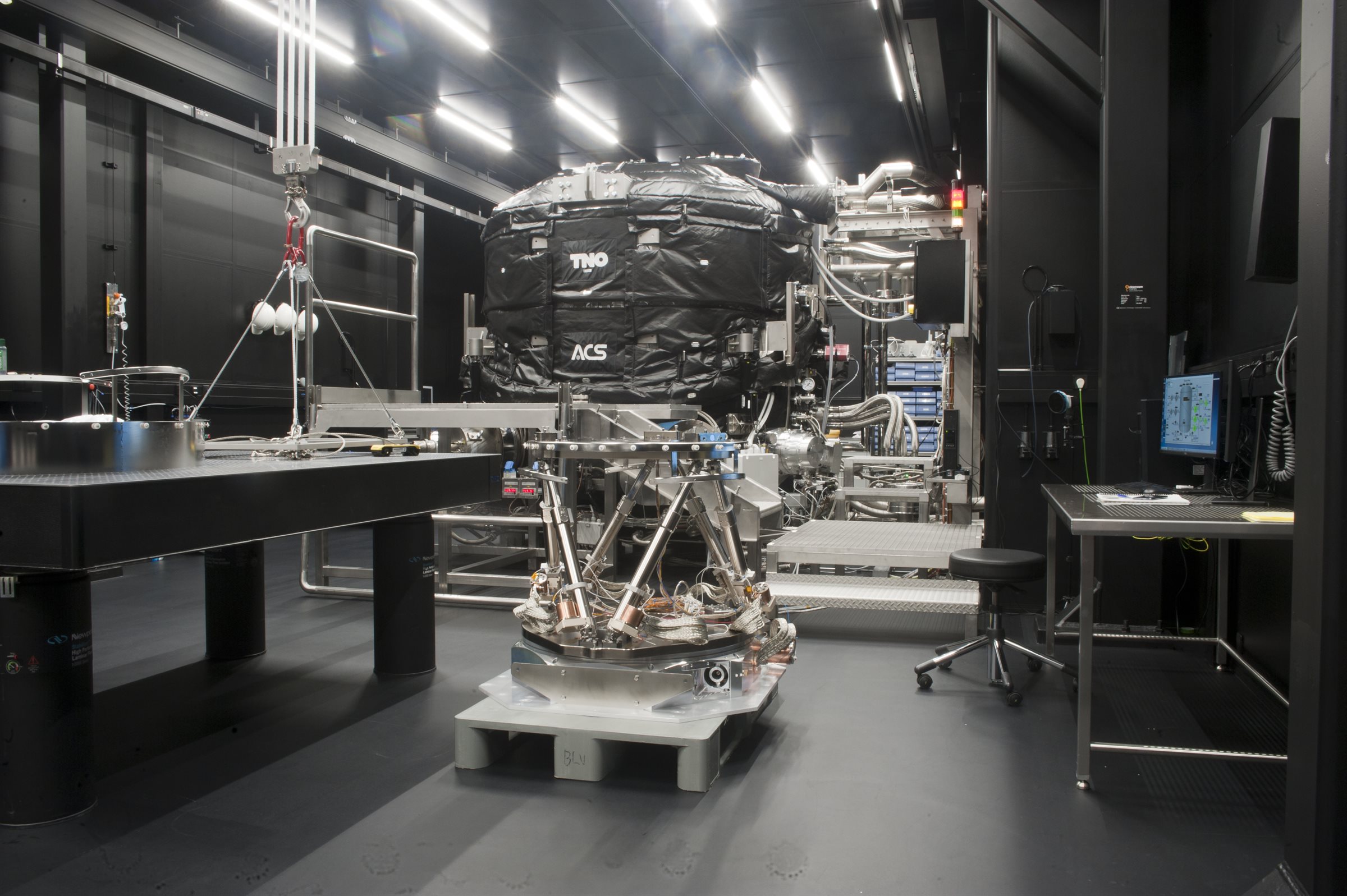CSI Thermal vacuum environmental calibration test-setup