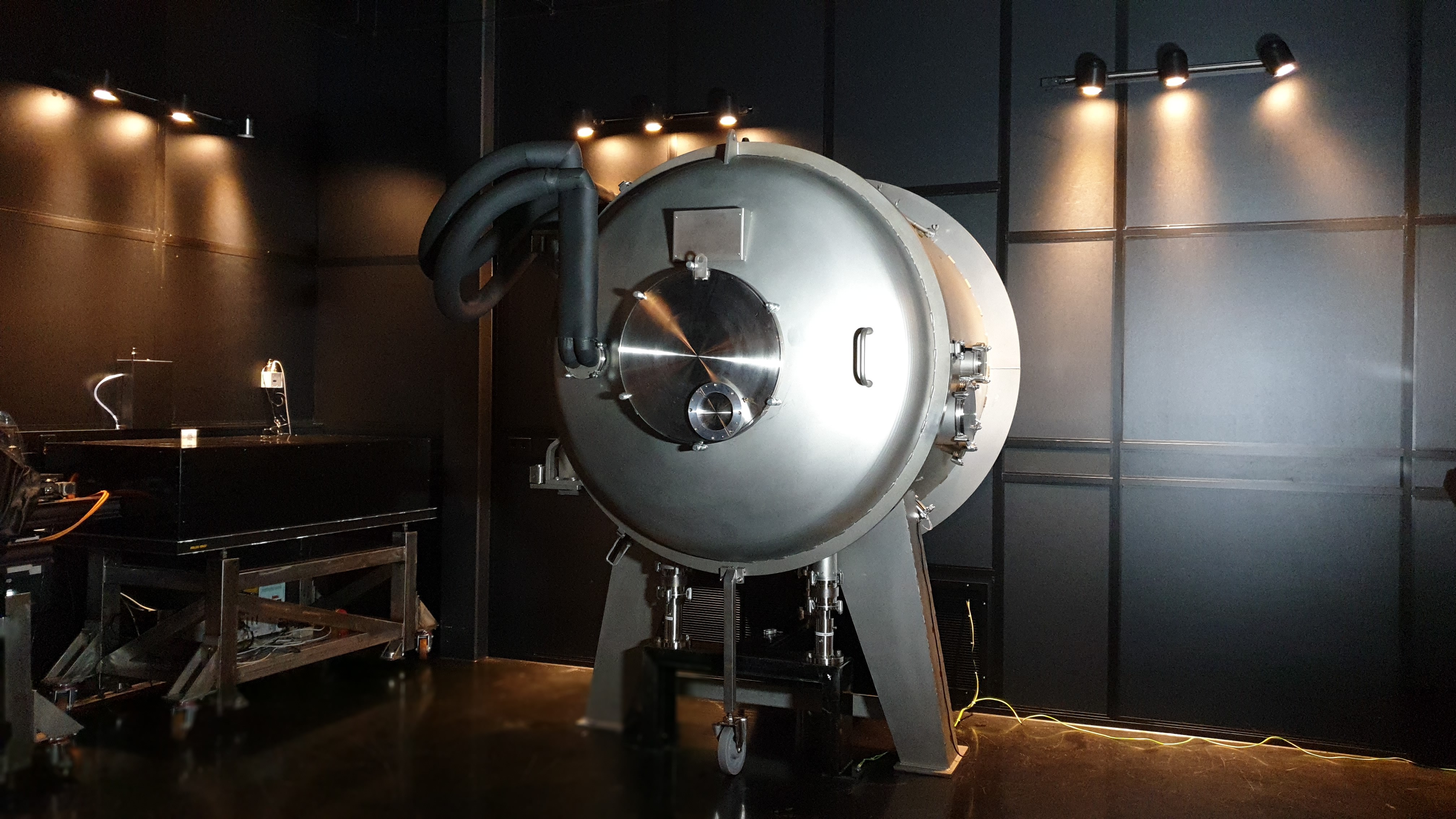 vcf-thermische-vacuum-en-kalibratie-faciliteit