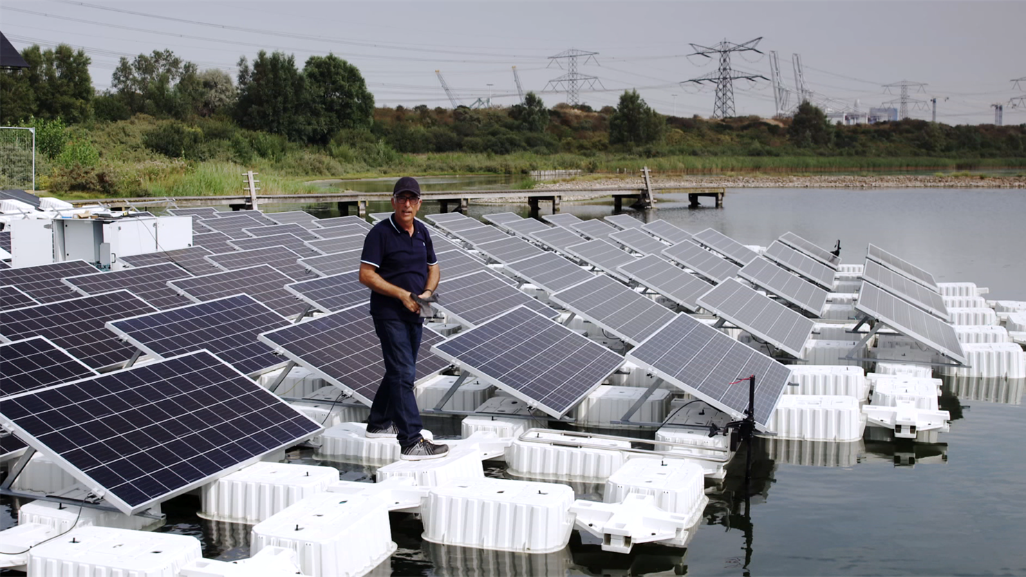 Proef zonnepark op water