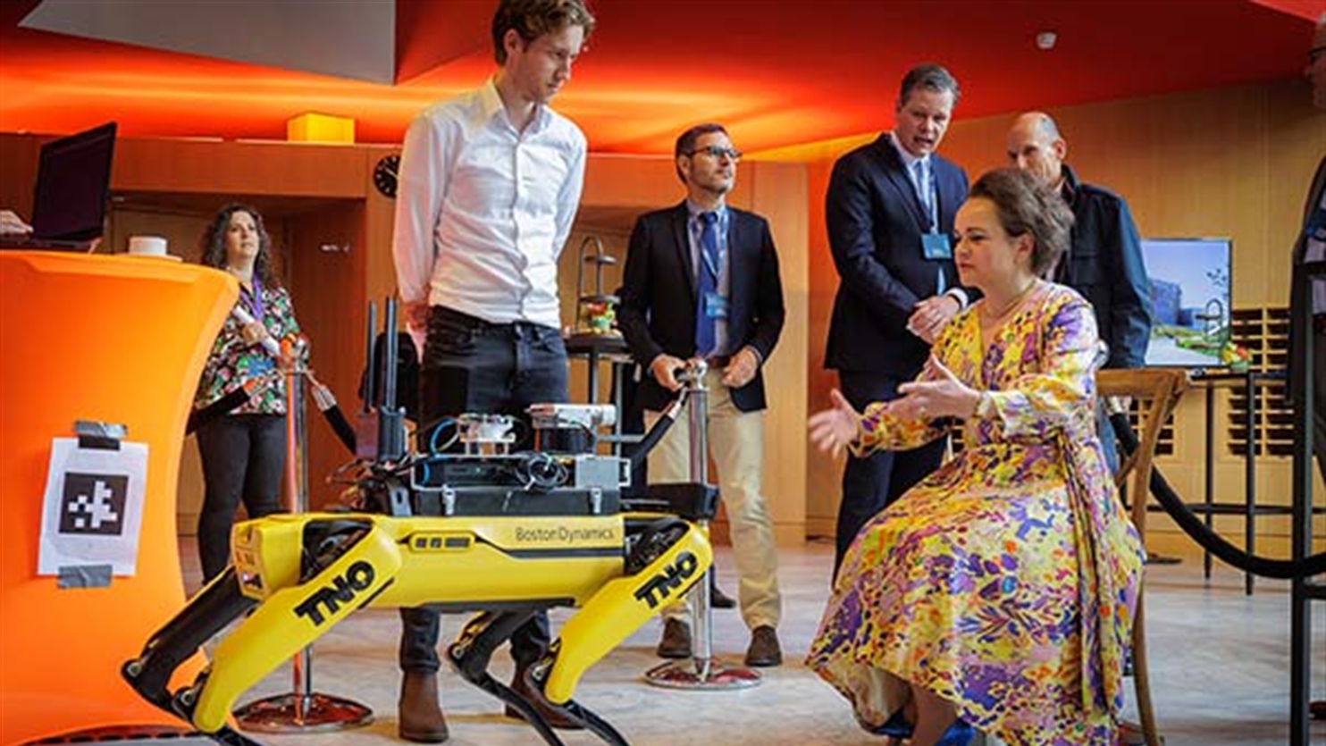 Robot Dog Spot with State Secretary for Kingdom Relations and Digitalisation, Alexandra van Huffelen.
