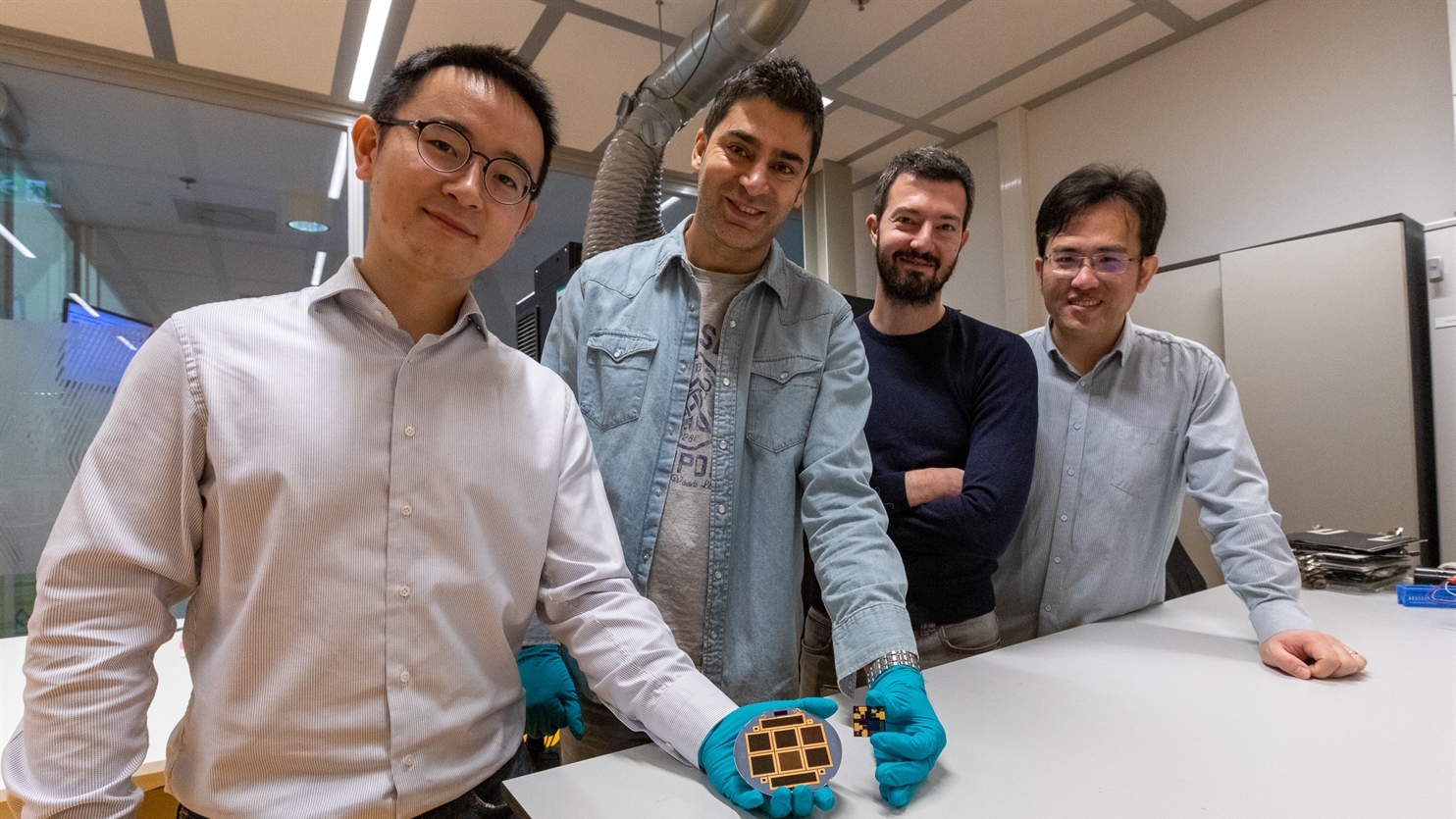 Yifeng Zhao (TUDelft) - Mehrdad Najafi (TNO) - Valerio Zardetto (TNO) - Dong Zhang (TNO) with solar cell in hands